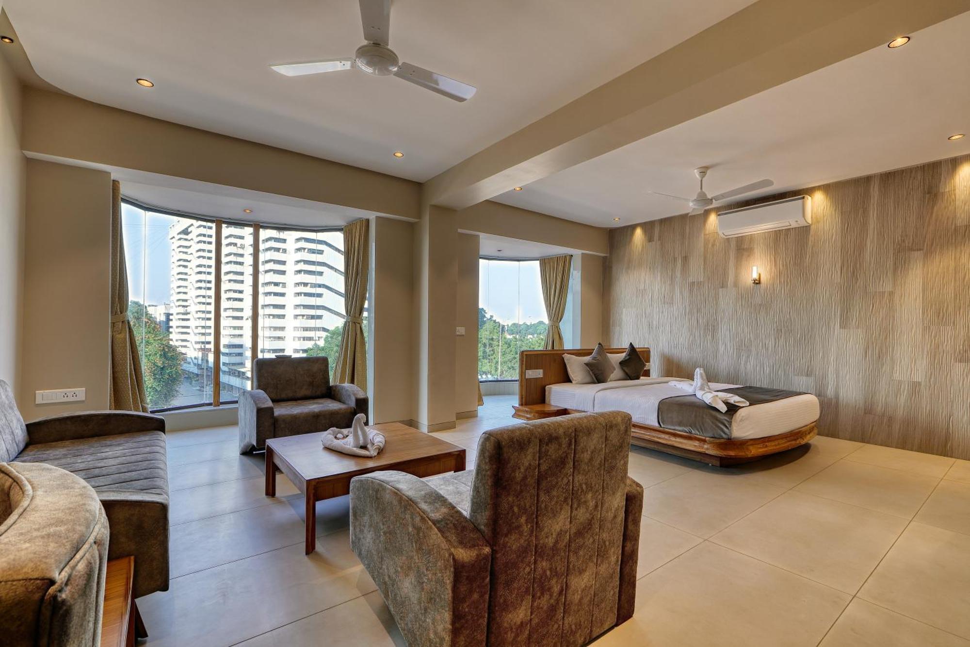 Artilla Inn Ahmedabad Exterior foto