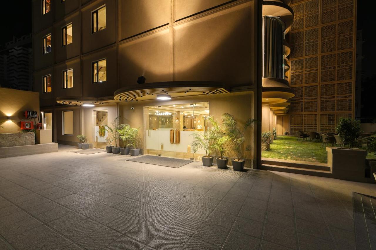 Artilla Inn Ahmedabad Exterior foto