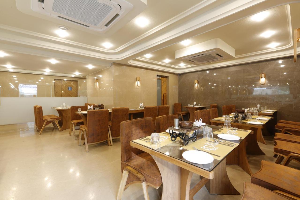 Artilla Inn Ahmedabad Exterior foto