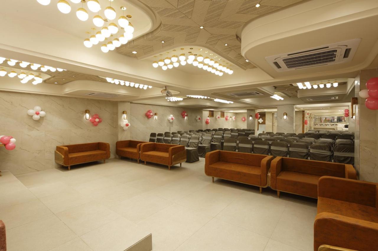 Artilla Inn Ahmedabad Exterior foto